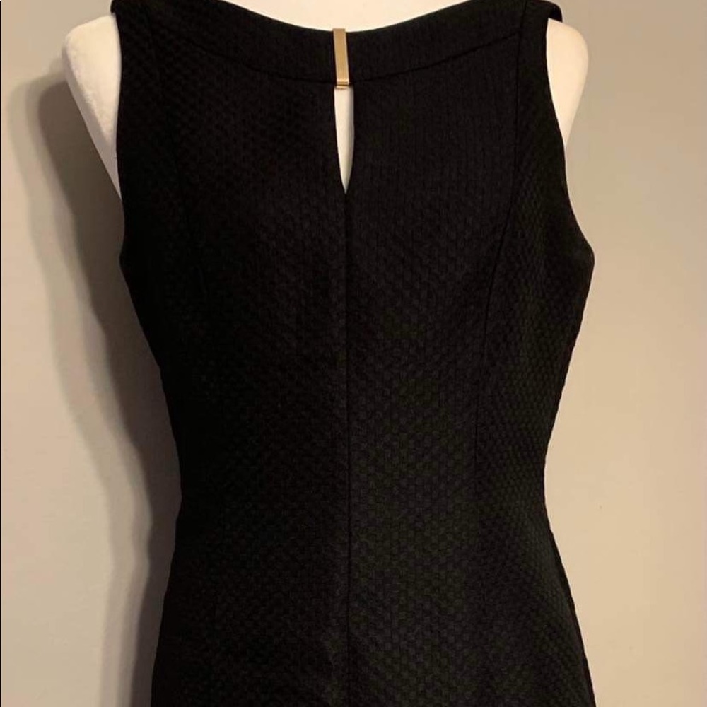TAHARI black dress size 6 like new condition